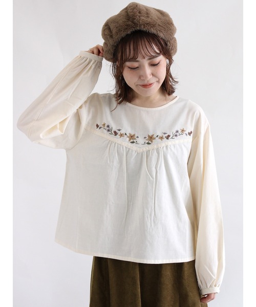 ehka sopo（エヘカソポ）の「ヨーク刺繍ブラウス（シャツ/ブラウス・レディース・オフホワイト/キナリ/ブラウン・ﾌﾘ-）」の2枚目の写真