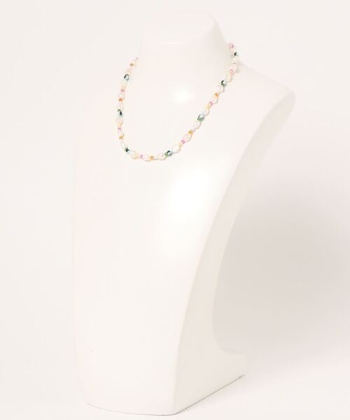 ADAM ET ROPE'（アダムエロペ）の「【LES BIJOUX】マルチカラー淡水パールネックレス（ネックレス・レディース・オフホワイト・FREE）」の3枚目の写真