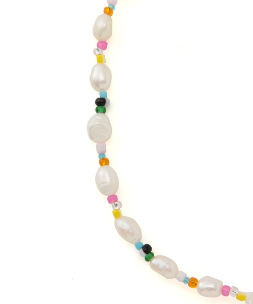 ADAM ET ROPE'（アダムエロペ）の「【LES BIJOUX】マルチカラー淡水パールネックレス（ネックレス・レディース・オフホワイト・FREE）」の2枚目の写真