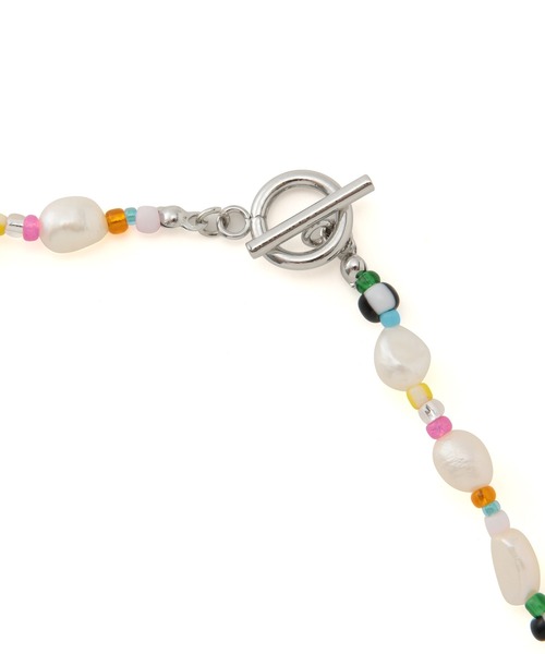 ADAM ET ROPE'（アダムエロペ）の「【LES BIJOUX】マルチカラー淡水パールネックレス（ネックレス・レディース・オフホワイト・FREE）」の5枚目の写真