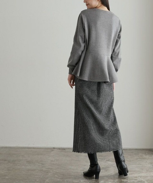 Pierrot（ピエロ）の「裏起毛フレアデザインプルオーバー（スウェット・レディース・ブラック/オフホワイト/モカ/ラベンダー/ネイビー/チャコール・M/L）」の17枚目の写真