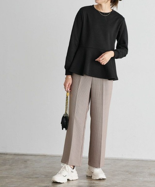 Pierrot（ピエロ）の「裏起毛フレアデザインプルオーバー（スウェット・レディース・ブラック/オフホワイト/モカ/ラベンダー/ネイビー/チャコール・M/L）」の12枚目の写真