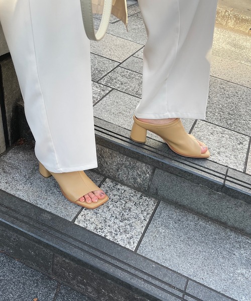 un dix cors（アンディコール）の「洗練された足元　ストレッチミュール（サンダル・レディース・ブラック/ベージュ・23/24/24.5）」の4枚目の写真