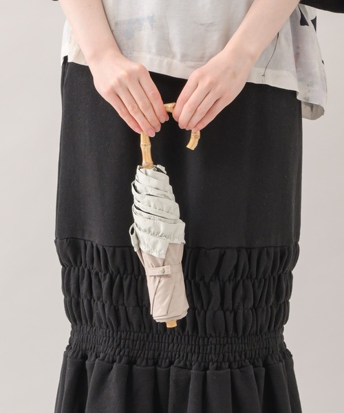 because（ビコーズ）の「because ヒートカットバイカラーフリル晴雨兼用ミニ日傘（折りたたみ傘・レディース・ブラック/ベージュ・FREE）」の3枚目の写真