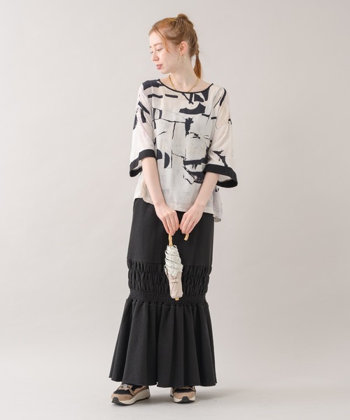 because（ビコーズ）の「because ヒートカットバイカラーフリル晴雨兼用ミニ日傘（折りたたみ傘・レディース・ブラック/ベージュ・FREE）」の4枚目の写真