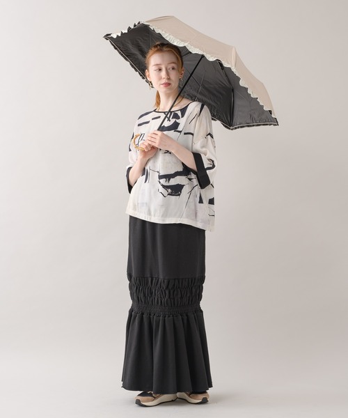 because（ビコーズ）の「because ヒートカットバイカラーフリル晴雨兼用ミニ日傘（折りたたみ傘・レディース・ブラック/ベージュ・FREE）」の5枚目の写真