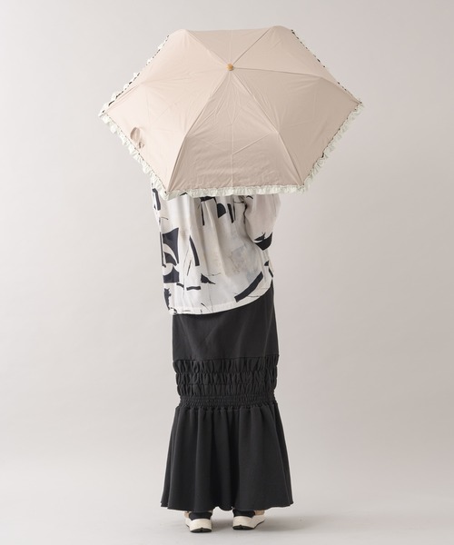 because（ビコーズ）の「because ヒートカットバイカラーフリル晴雨兼用ミニ日傘（折りたたみ傘・レディース・ブラック/ベージュ・FREE）」の7枚目の写真