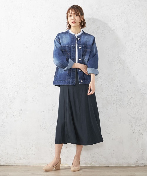 Petit Honfleur（プチオンフルール）の「ノーカラーデニムジャケット（デニムジャケット・レディース・ブルー・9号/11号）」の3枚目の写真