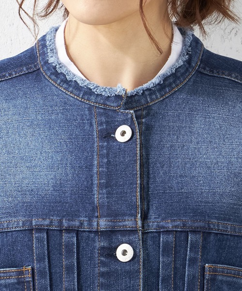Petit Honfleur（プチオンフルール）の「ノーカラーデニムジャケット（デニムジャケット・レディース・ブルー・9号/11号）」の4枚目の写真