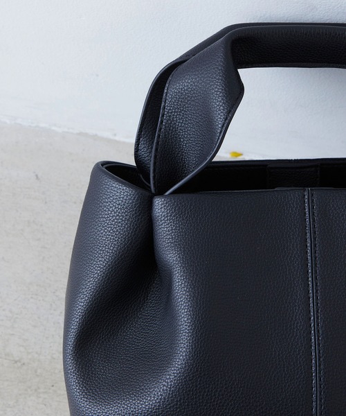 EFOLE（エフォル）の「【EFOLE】 タックハンドル トートバッグ（トートバッグ・レディース・ホワイト/ブラック・FREE）」の6枚目の写真