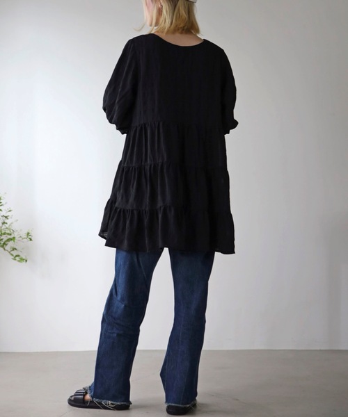 UNFIELD(アンフィールド)の「【UNFIELD】シャーリングティアードミニワンピース(チュニック・レディース・ブラック/オフホワイト・FREE)」の14枚目の写真