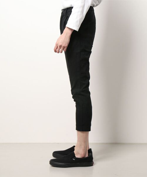 ARMURE(アルミュール)の「ARMURE/アルミュール/stretch tapered tuck pants(その他パンツ・メンズ・ブラック・2)」の2枚目の写真