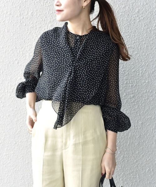 SHIPS（シップス）の「〈手洗い可能〉 ドット / ソリッド 2WAY タイ ブラウス（シャツ/ブラウス・レディース・ブラック/ベージュ/ダークグレー/ベージュ系その他・ONE SIZE）」の3枚目の写真
