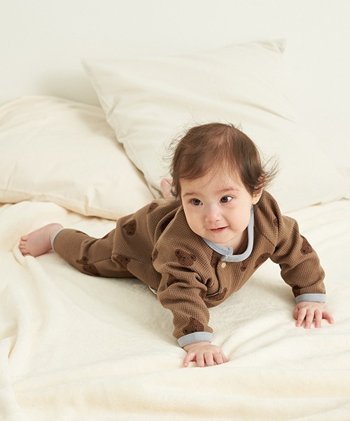 b・ROOM(ビールーム)の「くま総柄ワッフルカバーオール(ロンパース・キッズ・ベージュ/トップグレー/アイボリー・80cm/70cm)」の3枚目の写真