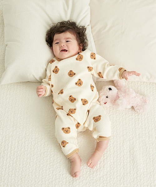 b・ROOM(ビールーム)の「くま総柄ワッフルカバーオール(ロンパース・キッズ・ベージュ/トップグレー/アイボリー・80cm/70cm)」の1枚目の写真