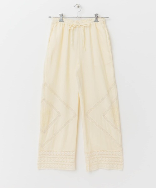 URBAN RESEARCH DOORS(アーバンリサーチドアーズ)の「olu’ment モスリン刺繍パンツ(その他パンツ・レディース・オフホワイト・ONE)」の5枚目の写真