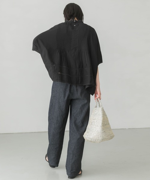 美品✨かぐれ　レース使いモダールブラウス　ブラック　ピンタック　スタンドカラー 美品✨かぐれ レース使いモダールブラウス ブラック ピンタック