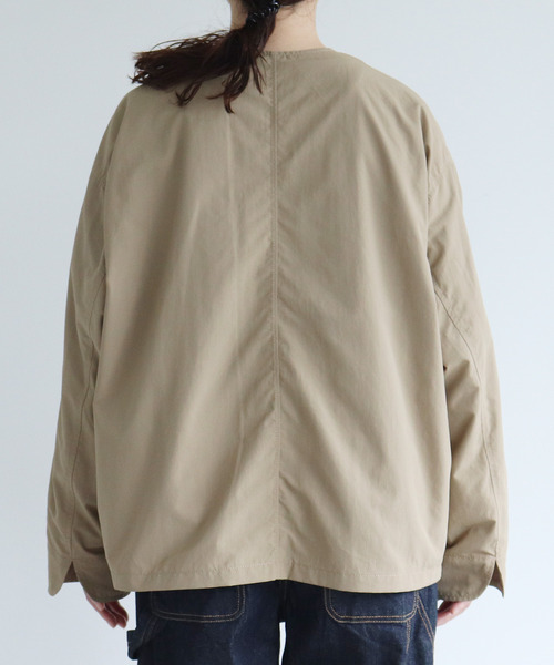 PAR ICI（パーリッシィ）の「リサイクルナイロン ノーカラージャケット (セットアップ対応)（ノーカラージャケット・レディース・ベージュ/ネイビー・FREE）」の19枚目の写真