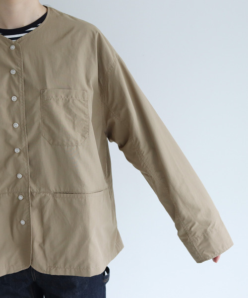 PAR ICI（パーリッシィ）の「リサイクルナイロン ノーカラージャケット (セットアップ対応)（ノーカラージャケット・レディース・ベージュ/ネイビー・FREE）」の21枚目の写真