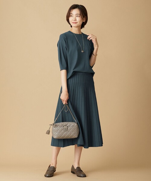 J.PRESS(ジェイプレス)の「【洗える】 レーヨンエリートストレッチ パフスリーブ ニット(ニット/セーター・レディース・ダークグリーン系/ダルブルー系/パープル系/ブラック系・MEDIUM/LARGE)」の7枚目の写真