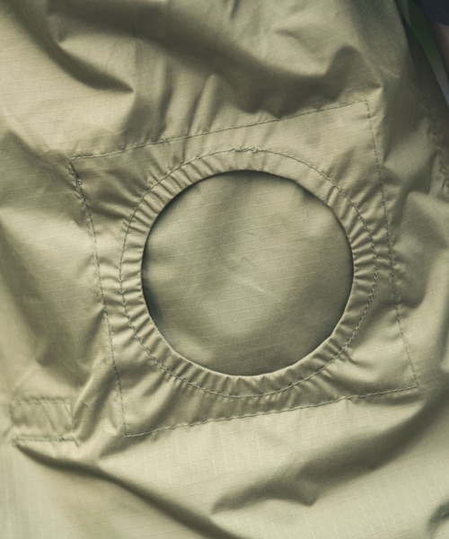 空調服（クウチョウフク）の「【KiU×空調服(R)】キウ エアコンディションドベスト（アウトドアグッズ・メンズ・ライトグレー/ブラック/カーキ/ホワイト×ブルー/ホワイト系その他/ベージュ系その他/ブラック×ライム/ブラック×カーキ/ホワイト系その他2・SMALL/MEDIUM/LARGE/X-LARGE）」の18枚目の写真