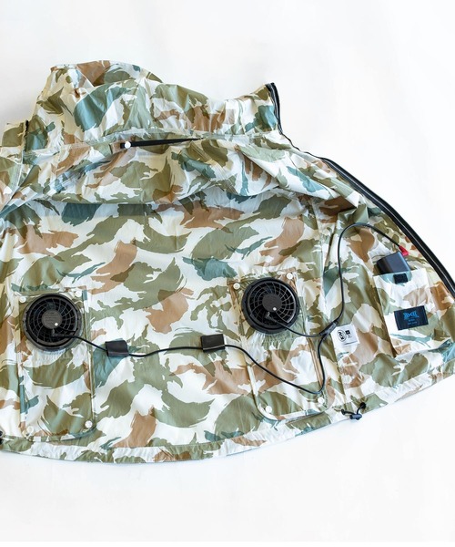 空調服（クウチョウフク）の「【KiU×空調服(R)】キウ エアコンディションドベスト（アウトドアグッズ・メンズ・ライトグレー/ブラック/カーキ/ホワイト×ブルー/ホワイト系その他/ベージュ系その他/ブラック×ライム/ブラック×カーキ/ホワイト系その他2・SMALL/MEDIUM/LARGE/X-LARGE）」の22枚目の写真