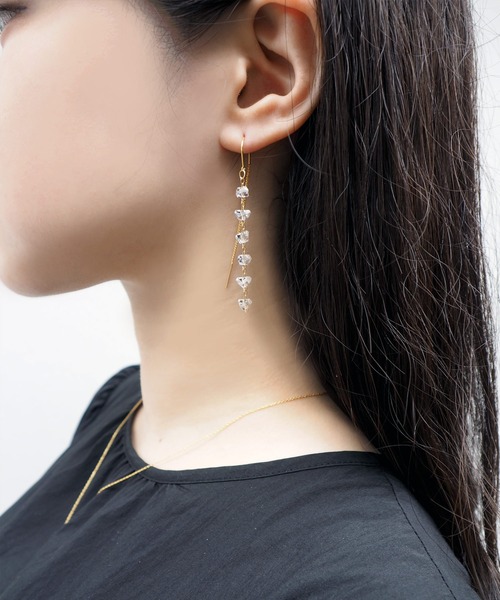 Jenny BY IMMANOEL（ジェニーバイイマノエル）の「キュービックジルコニア ロングチェーンピアス（ピアス（両耳用）・レディース・シルバー/ゴールド・FREE）」の5枚目の写真