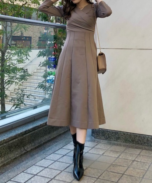 ROYAL PARTY(ロイヤルパーティー)の「パワショルカシュクールニットフレアワンピース(ワンピース・レディース・モカ/ブラウン/ブラック・FREE)」の22枚目の写真