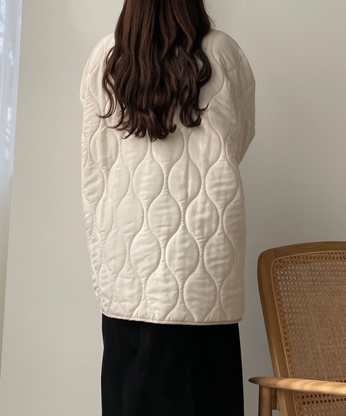 Louere（ルエレ）の「配色パイピングキルティングコート（ダウンジャケット/コート・レディース・ブラック/アイボリー/ブラウン・SMALL/MEDIUM/LARGE）」の14枚目の写真