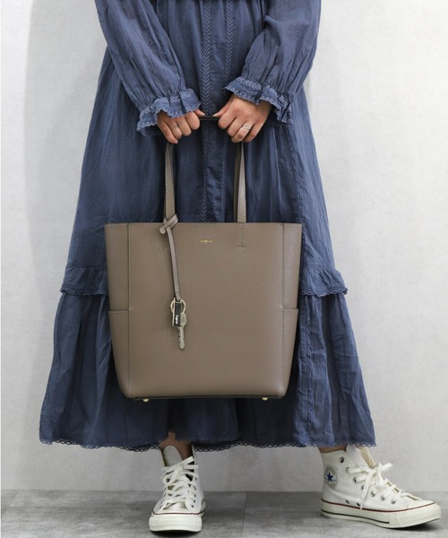 Ungrid（アングリッド）の「【Ungrid/アングリッド】【WEB限定商品】キーリングチャーム付き　ラージトートバッグ（トートバッグ・レディース・カーキ/ブラック/グレイッシュベージュ/キャメル/ブルー系その他/アイボリー/ベージュ/オリーブ/ダークブラウン/ライトブルー/ホワイト・FREE）」の6枚目の写真