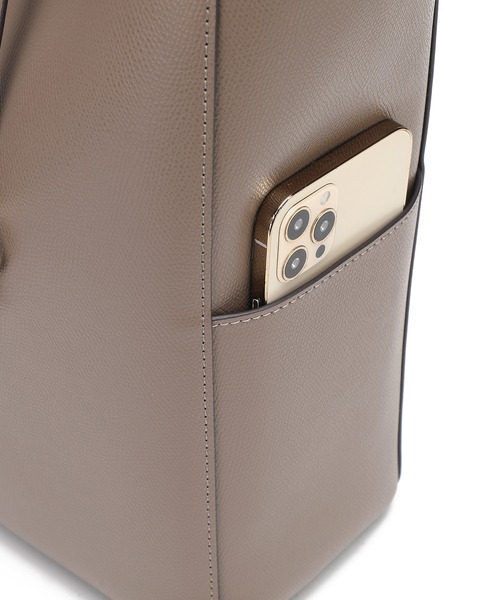 Ungrid（アングリッド）の「【Ungrid/アングリッド】【WEB限定商品】キーリングチャーム付き　ラージトートバッグ（トートバッグ・レディース・カーキ/ブラック/グレイッシュベージュ/キャメル/ブルー系その他/アイボリー/ベージュ/オリーブ/ダークブラウン/ライトブルー/ホワイト・FREE）」の14枚目の写真