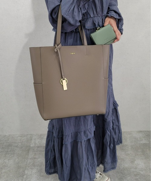 Ungrid（アングリッド）の「【Ungrid/アングリッド】【WEB限定商品】キーリングチャーム付き　ラージトートバッグ（トートバッグ・レディース・カーキ/ブラック/グレイッシュベージュ/キャメル/ブルー系その他/アイボリー/ベージュ/オリーブ/ダークブラウン/ライトブルー/ホワイト・FREE）」の12枚目の写真