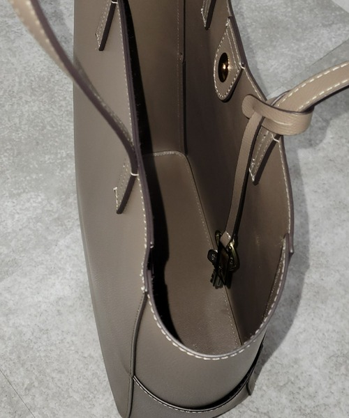 Ungrid（アングリッド）の「【Ungrid/アングリッド】【WEB限定商品】キーリングチャーム付き　ラージトートバッグ（トートバッグ・レディース・カーキ/ブラック/グレイッシュベージュ/キャメル/ブルー系その他/アイボリー/ベージュ/オリーブ/ダークブラウン/ライトブルー/ホワイト・FREE）」の18枚目の写真