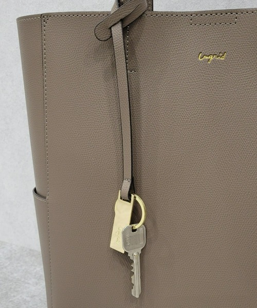 Ungrid（アングリッド）の「【Ungrid/アングリッド】【WEB限定商品】キーリングチャーム付き　ラージトートバッグ（トートバッグ・レディース・カーキ/ブラック/グレイッシュベージュ/キャメル/ブルー系その他/アイボリー/ベージュ/オリーブ/ダークブラウン/ライトブルー/ホワイト・FREE）」の16枚目の写真