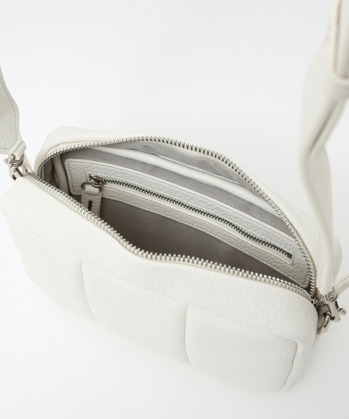 ADD CULUMN（アドカラム）の「【ADD CULUMN】スクエアショルダーバッグ（ショルダーバッグ・レディース・ベージュ/ホワイト・フリー）」の14枚目の写真