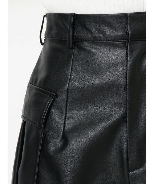 EVRIS（エヴリス）の「フェイクレザーサイドポケットショートパンツ（その他パンツ・レディース・グリーン/ブラック/ホワイト・MEDIUM/SMALL）」の20枚目の写真