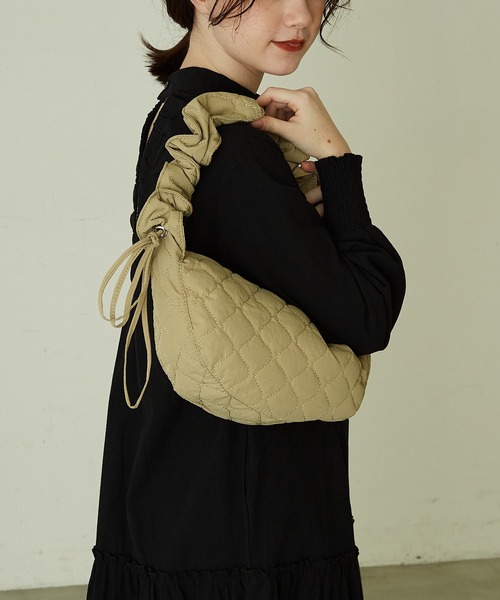paravion(パラビオン)の「【トレンドのドロストデザイン】【長さの調整可能】ソフトキルトショルダーバッグ(ショルダーバッグ・レディース・ベージュ/アイボリー/ブラック・FREE)」の5枚目の写真