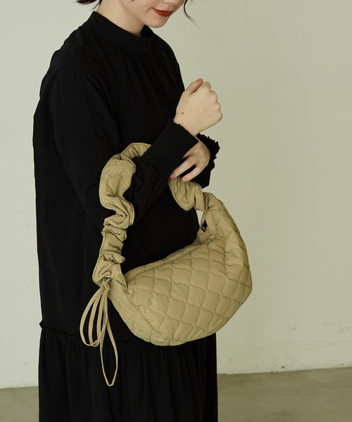 paravion(パラビオン)の「【トレンドのドロストデザイン】【長さの調整可能】ソフトキルトショルダーバッグ(ショルダーバッグ・レディース・ベージュ/アイボリー/ブラック・FREE)」の6枚目の写真