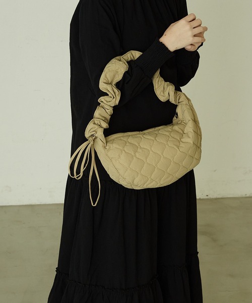 paravion(パラビオン)の「【トレンドのドロストデザイン】【長さの調整可能】ソフトキルトショルダーバッグ(ショルダーバッグ・レディース・ベージュ/アイボリー/ブラック・FREE)」の7枚目の写真