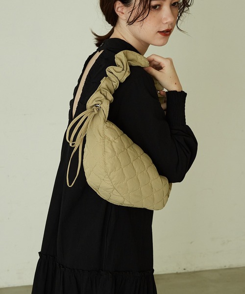 paravion(パラビオン)の「【トレンドのドロストデザイン】【長さの調整可能】ソフトキルトショルダーバッグ(ショルダーバッグ・レディース・ベージュ/アイボリー/ブラック・FREE)」の15枚目の写真