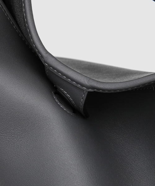 JW Anderson（ジェイダブリューアンダーソン）の「バッグ（ショルダーバッグ・レディース・グレー系その他・FREE）」の7枚目の写真