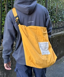 【ユニセックス】ナイロンショルダーバッグ