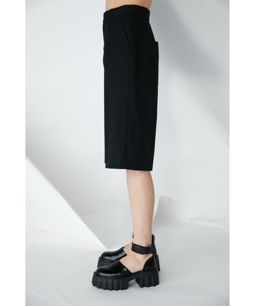 ENFOLD（エンフォルド）の「HighTwist Weave ハーフトラウザー（その他パンツ・レディース・ブラック/オフホワイト・36/38）」の3枚目の写真