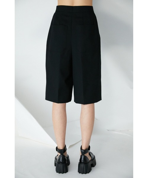 ENFOLD（エンフォルド）の「HighTwist Weave ハーフトラウザー（その他パンツ・レディース・ブラック/オフホワイト・36/38）」の4枚目の写真