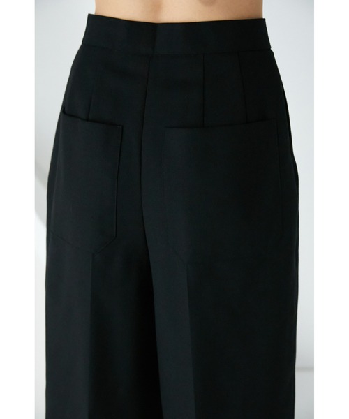 ENFOLD（エンフォルド）の「HighTwist Weave ハーフトラウザー（その他パンツ・レディース・ブラック/オフホワイト・36/38）」の8枚目の写真