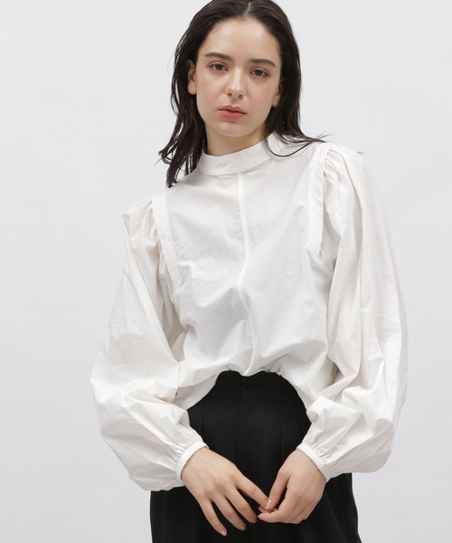 LAKOLE(ラコレ)の「ボリュームスリーブシャツ / 188327(シャツ/ブラウス・レディース・ブラック/オフホワイト・SMALL/MEDIUM)」の2枚目の写真