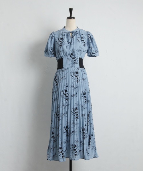 tocco closet(トッコ クローゼット)の「リボン付きウエストリブ切替フラワープリントプリーツワンピース(ワンピース・レディース・ホワイト/サックスブルー・M)」の21枚目の写真