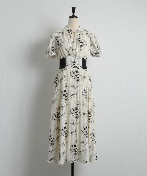 tocco closet(トッコ クローゼット)の「リボン付きウエストリブ切替フラワープリントプリーツワンピース(ワンピース・レディース・ホワイト/サックスブルー・M)」の10枚目の写真