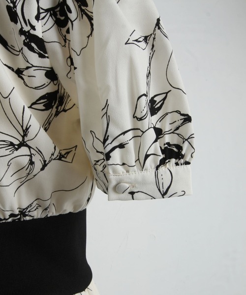 tocco closet(トッコ クローゼット)の「リボン付きウエストリブ切替フラワープリントプリーツワンピース(ワンピース・レディース・ホワイト/サックスブルー・M)」の17枚目の写真