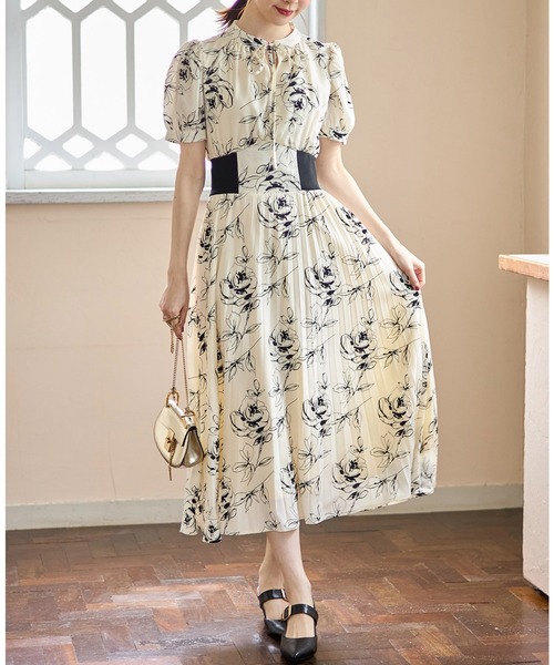 tocco closet(トッコ クローゼット)の「リボン付きウエストリブ切替フラワープリントプリーツワンピース(ワンピース・レディース・ホワイト/サックスブルー・M)」の3枚目の写真